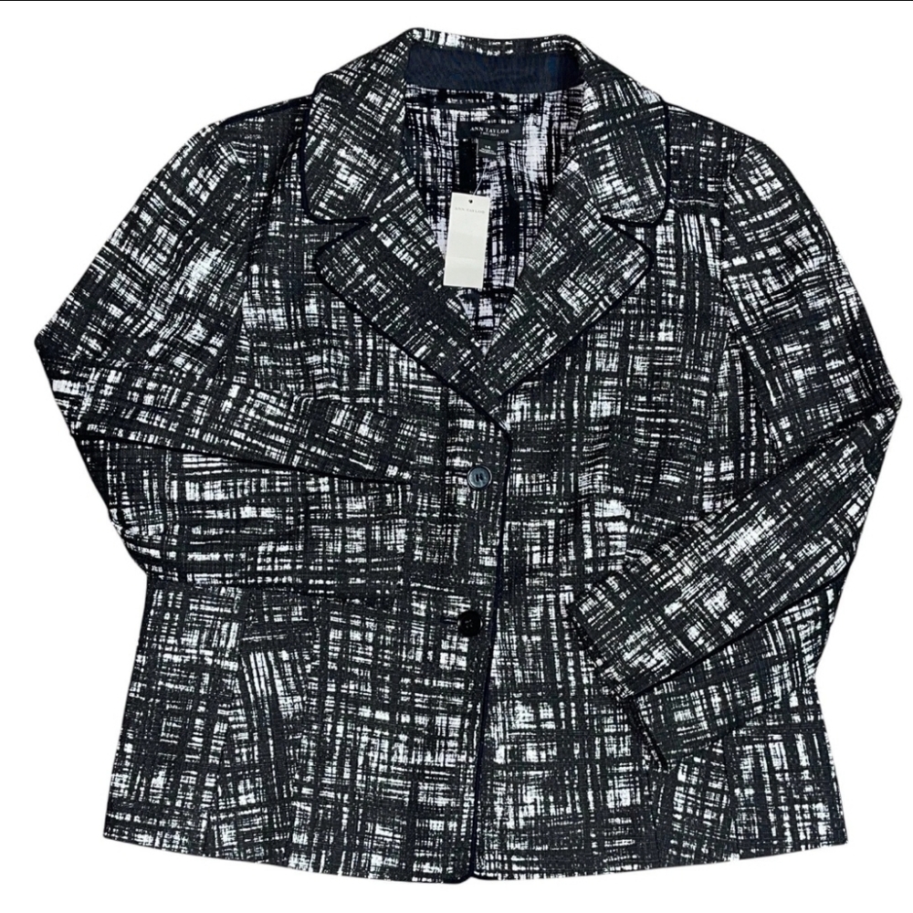 EUC Ann Taylor Black and White Patterned Jacket